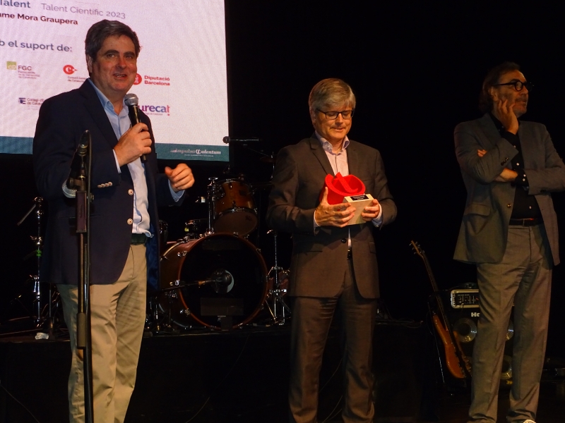 El Dr. Jaume Mora rep el Premi Talent d'Honor Cientfic (5)