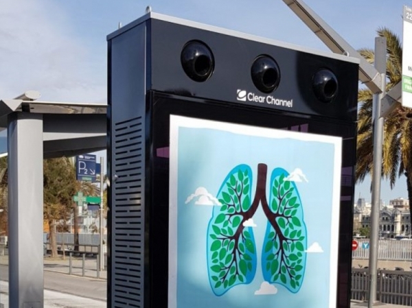 S'installa al Port de Barcelona el primer mupi digital al mn per a purificar l'aire