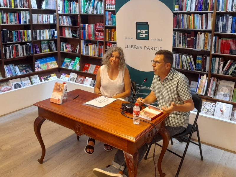 Alba Badal presenta a Manresa 'Et regalo els retalls d'una història'