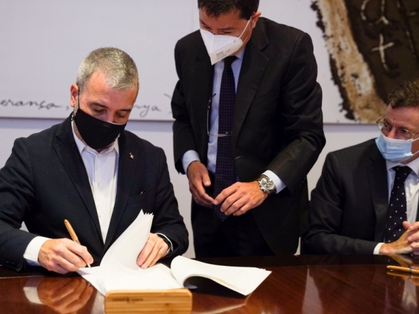 Barcelona i la UOC signen l'acord per l'ús de cessió definitiva de l'edifici de Can Jaumandreu